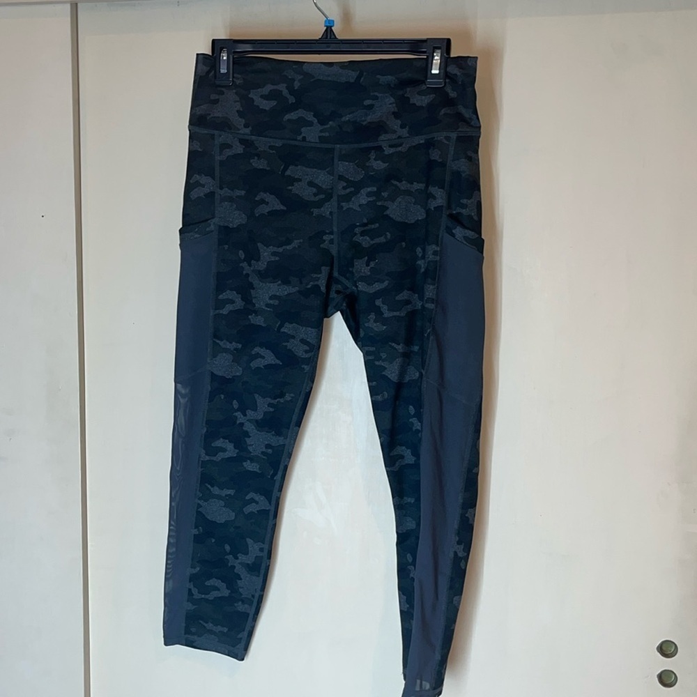 Fabletics Powerhold camo print leggings with mesh sides and pockets size large